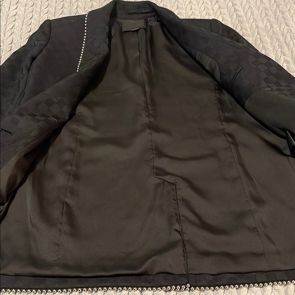 Elegant Black Women's Blazer with beaded Detailing - Picture 6 of 11